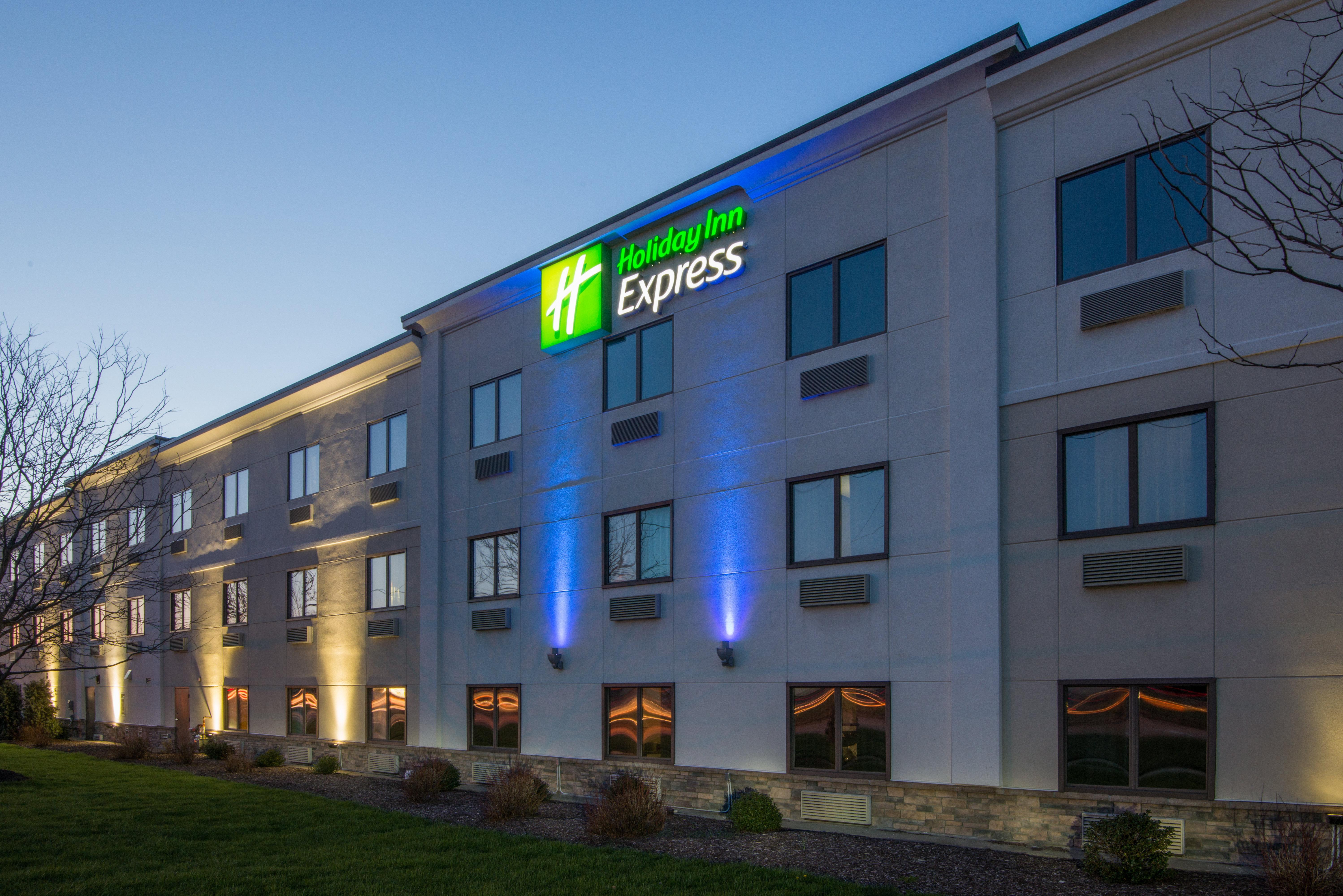 Holiday Inn Express Cleveland Airport - Brook Park, An Ihg Hotel Exterior foto