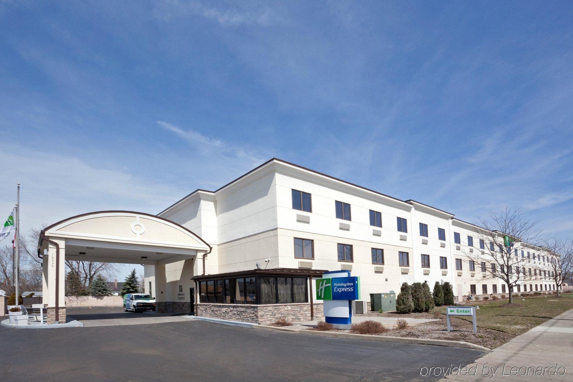 Holiday Inn Express Cleveland Airport - Brook Park, An Ihg Hotel Exterior foto