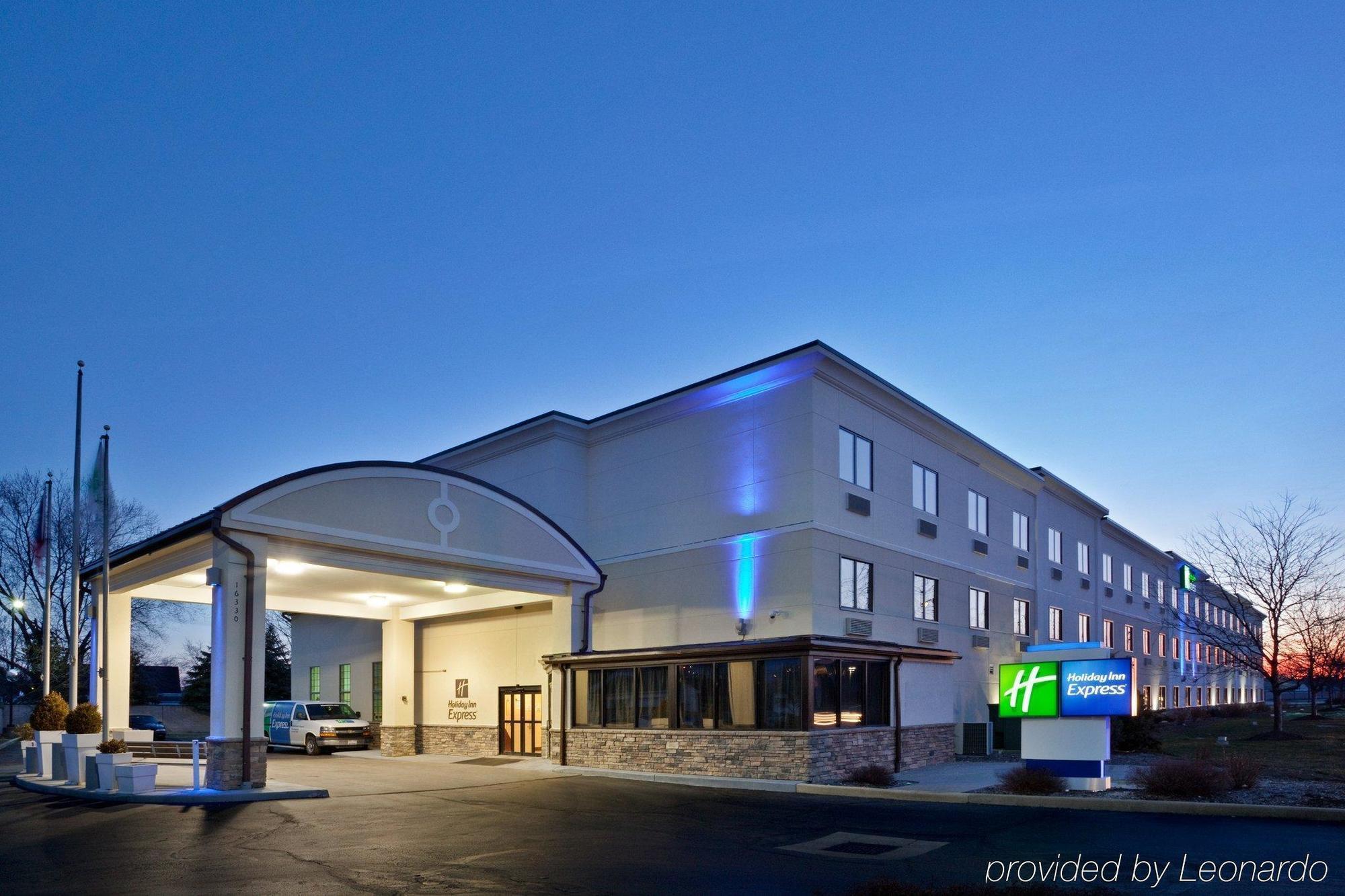 Holiday Inn Express Cleveland Airport - Brook Park, An Ihg Hotel Exterior foto